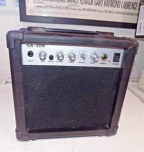 GA-20W Gitarrenverstärker Verstärker schwarz DEFEKT Verkauf als ERSATZTEILE/TEILE
