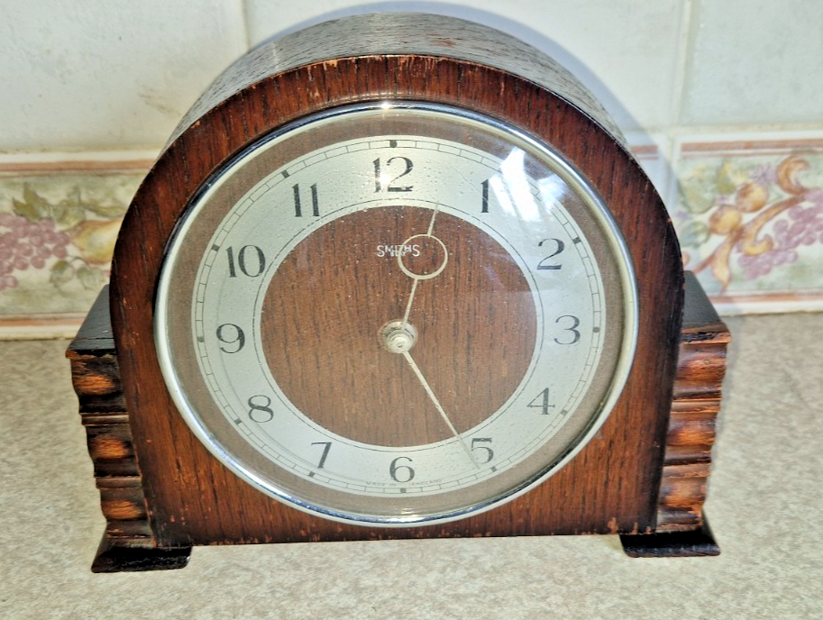VINTAGE SMITHS DAY WOODEN MANTLE CLOCK WIND UP MOVEMENT NON