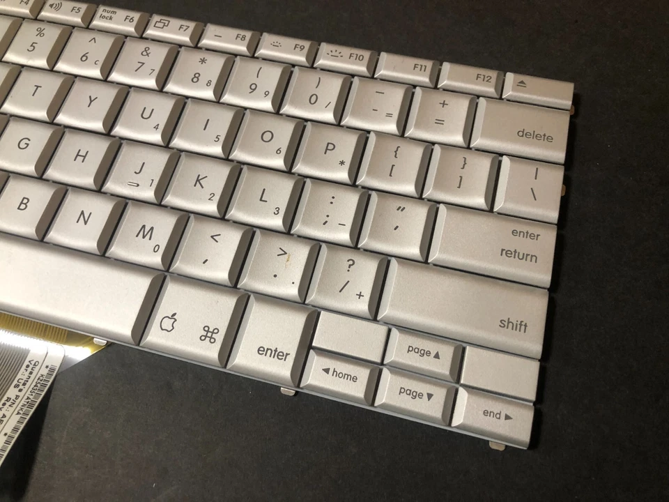 AEQ16PLU039 922-6968 922-6593 Apple PowerBook G4 1.67GHz Aluminum Keyboard - Image 3 of 4