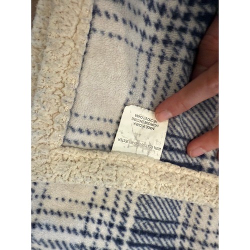 Eddie Bauer Plush-Fleece Throw Blanket Blue / White Plaid 49x67 - Picture 5 of 5