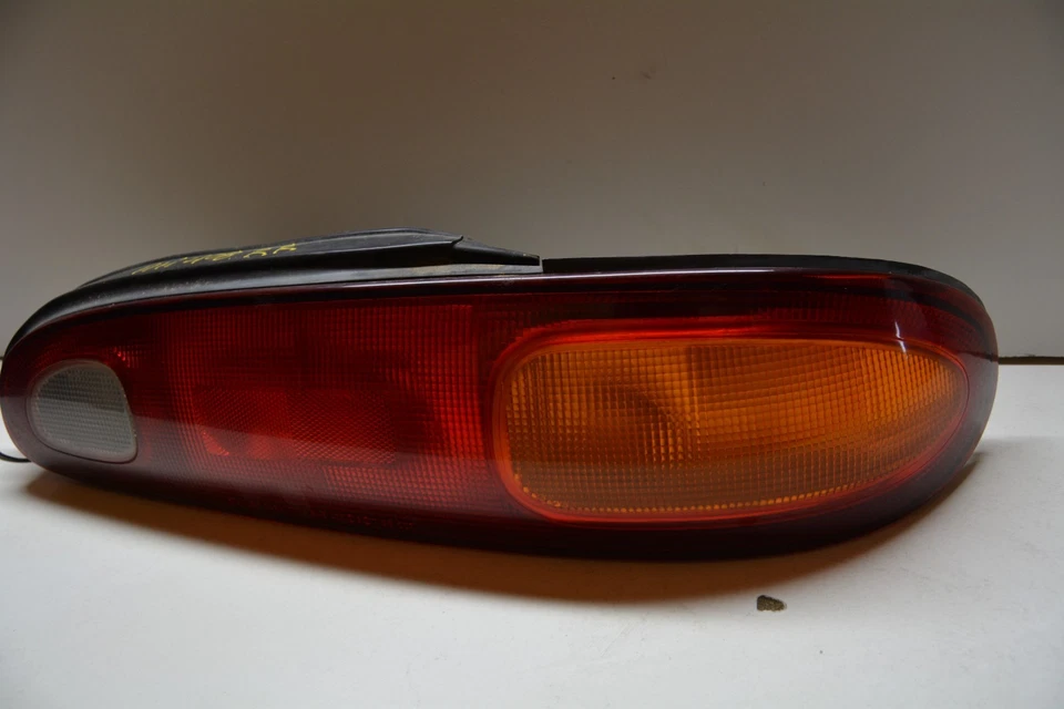 Luz trasera derecha del lado del pasajero Mazda MX6 1993-1997 OEM, 166-58645 Foto 3 de 4