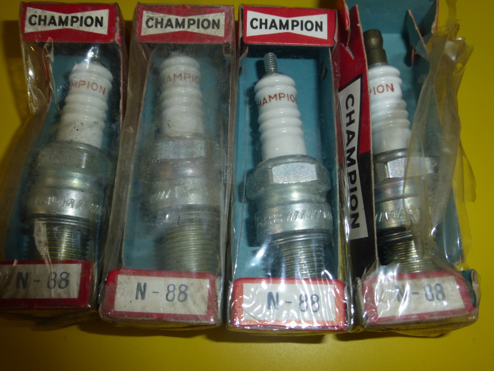 Bougies Champion N88 d'époque haute résistance thermique pour l'allumage de moteur - Pack de 4 - 2