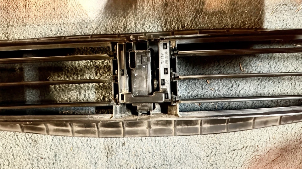 Deflector de aleta de obturador de rejilla inferior del radiador para Hyundai Sonata Hybrid 2011-2015 Foto 3 de 4