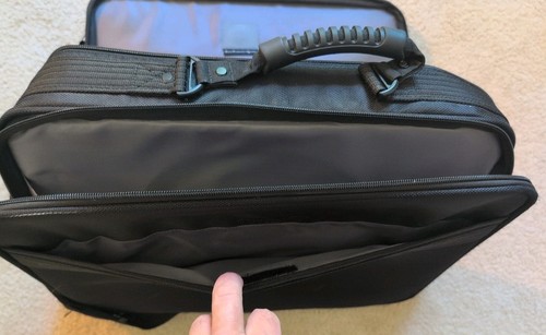 Targus 17” Blacktop Deluxe Laptop Case w/ Dome Protection Softside Brief Case - 第 7/8 張圖片
