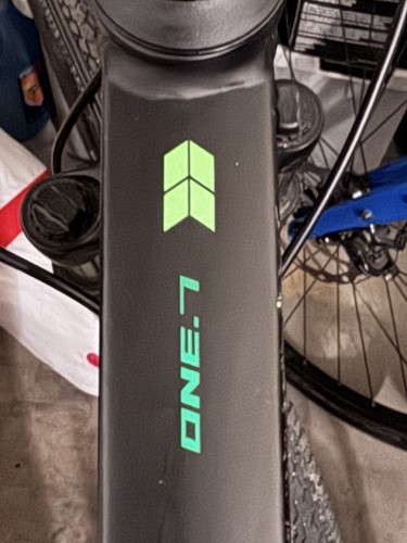 Fuji Traverse One.7 Hybrid 21-speed Bike - Picture 5 of 6