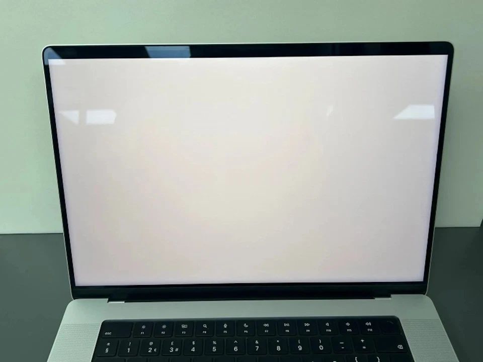 Apple MacBook Pro 16" M4 Max · 48GB · 1TB, photo 2 of 5