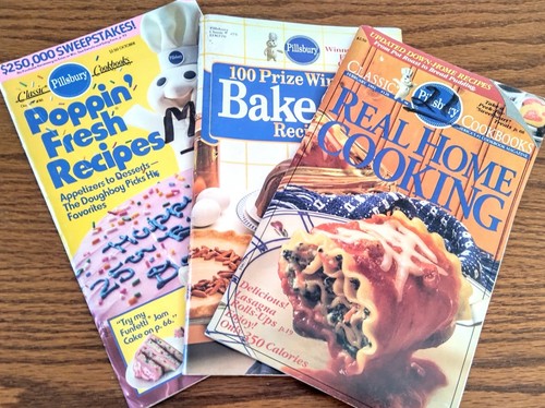 Pillsbury Classic Cookbooks Vintage Cooking Pamphlets Lot of 3 Recipes for Meals - Picture 1 of 8