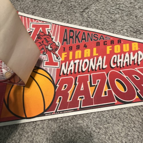 Wincraft 1994 NCAA Final Four Champions Arkansas Razorbacks Pennant W/ Button - Picture 4 of 7