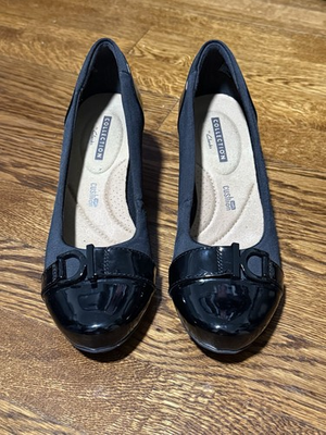 #ad #ad Clark’s Flores Poppy Black Cap Toe Patent Leather Wedge Pumps Sz 5 $48.00