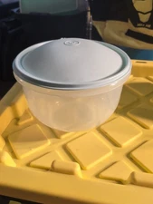 Tupperware Crisp-It Lettuce Keeper 1424 Round Sheer Bowl Sheer Lid 229 Blue