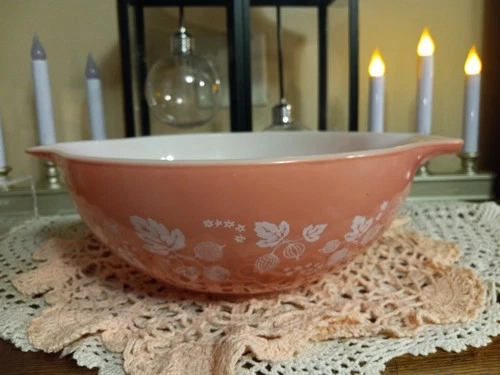 Pyrex Bowl***Gooseberry #444**4 Quart Bowl***Pink white