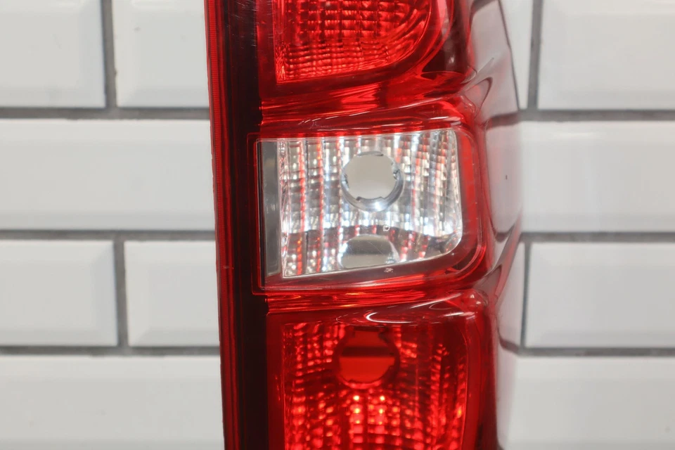 Оригинальный задний фонарь для правостороннего пассажира Chevy Avalanche 2007-2013 годов выпуска - Изображение 4 из 4