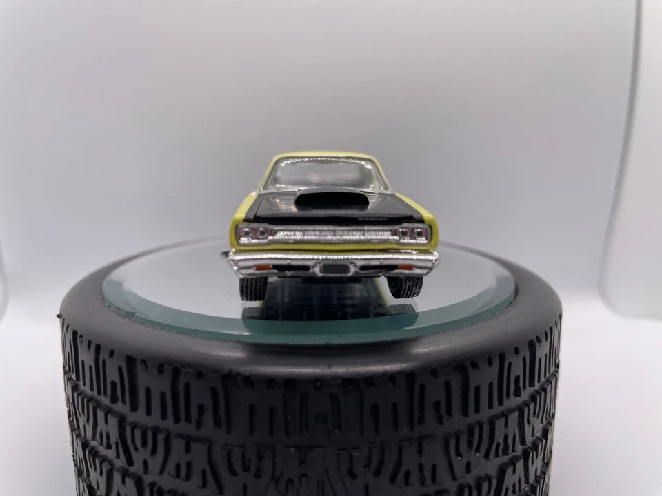 M2  1969 1/2 Plymouth Road Runner 440 6-Pack Barn Find - 1/64th - Loose - Image 3 of 4