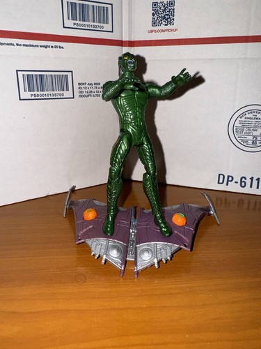 Marvel Hasbro Green Goblin 2008 Figure With Glider & Grenades