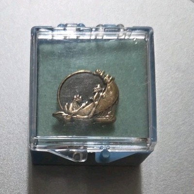 NEW WALT DISNEY C.R.O.W CAST MEMBER CANOE RACES OF THE WORLD SPLASH MOUNTAIN PIN