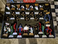 MARVEL HEROES Chess Set ...ages 8 +