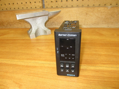 Barber Colman 10ET-TJF00-000-3-00 *USED POWERS UP* Temperature Controller