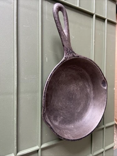 Vintage Lodge 3SK H2 Cast Iron Skillet 5 7/8 Frying Pan Double Spout 3 Notch