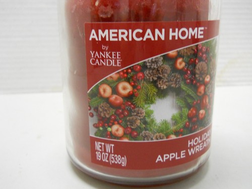 Yankee Candle American Home Red Holiday Apple Wreath 19 oz Jar Candle - Picture 2 of 7