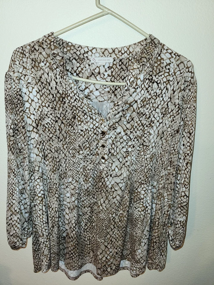 Blusa DB Mujer Talla 2X Marrón Estampado Serpiente Plateado Deslustre Botón Henley 27 L 27 Foto 3 de 4