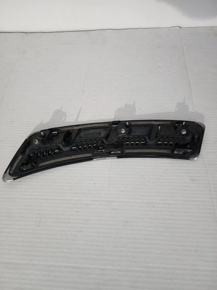 09-17 INFINITI QX70 FX50 FX35 FX37 PARA-LAMA DIANTEIRO DIREITO ACABAMENTO DE VENTILAÇÃO DE AR 63824-1CA0A - Imagem 3 de 4