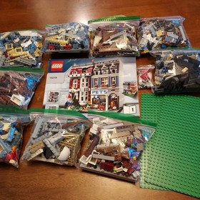 Lego Creator Pet Shop 10218 w/ Instructions, Mini-figures and Animals - Complete