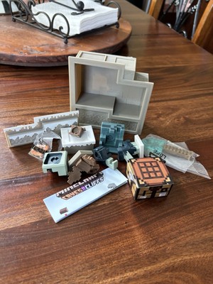 Treasure X Minecraft Caves & Cliffs Character + Mini Mob - Stray + Bat