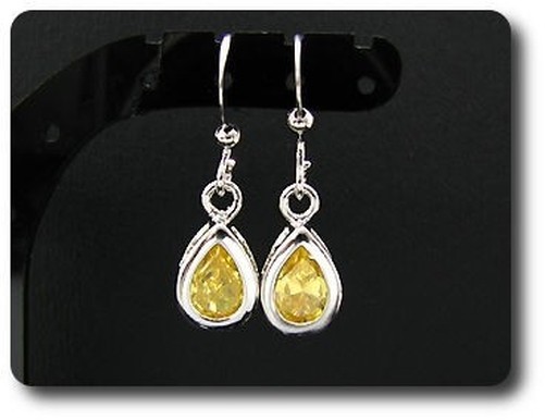 Steine Und Mineralien. Ohrringe Topas Gelb 2X8 Mm WeißGold Beschichtet 18 K-image