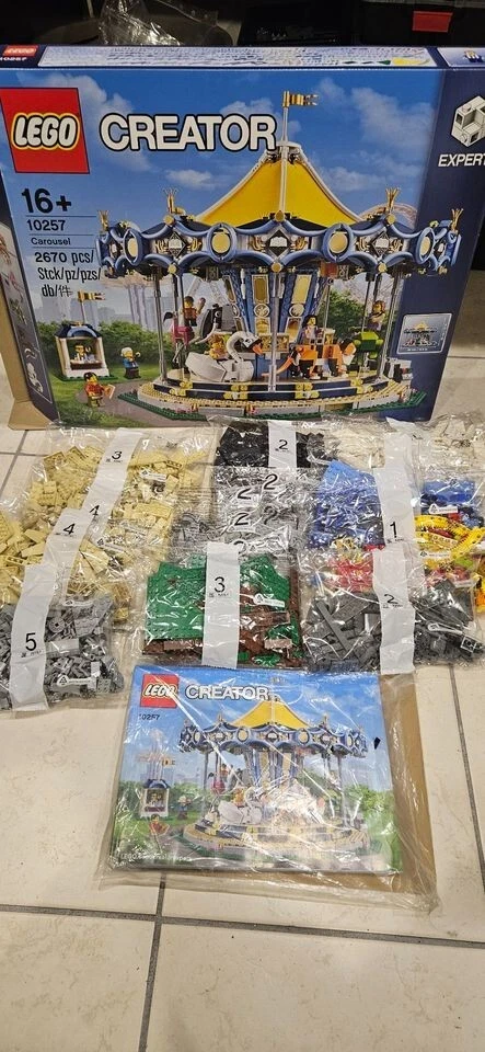 LEGO Creator 10257 Carousel, foto 1 di 5