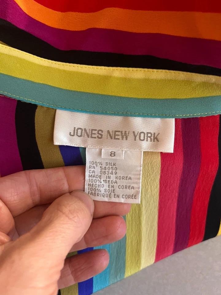 Camisa de seda vintage años 90 Jones New York talla 8 colorida arco iris a rayas abotonada Foto 2 de 4