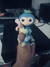 WowWee Kiki Fingerlings Glitter Monkey Interactive Baby Pet Untrained