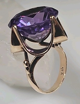 11.2 Grams 14k Gold Large Synthetic Saphire Made To Look Like Tanzanite Ring