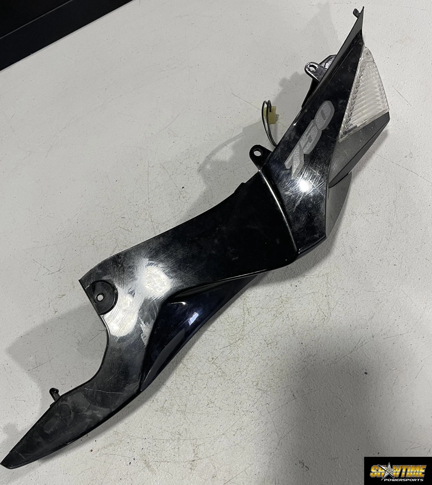 11-26 SUZUKI GSXR750 LEFT REAR BACK TAIL FAIRING COWL SHROUD