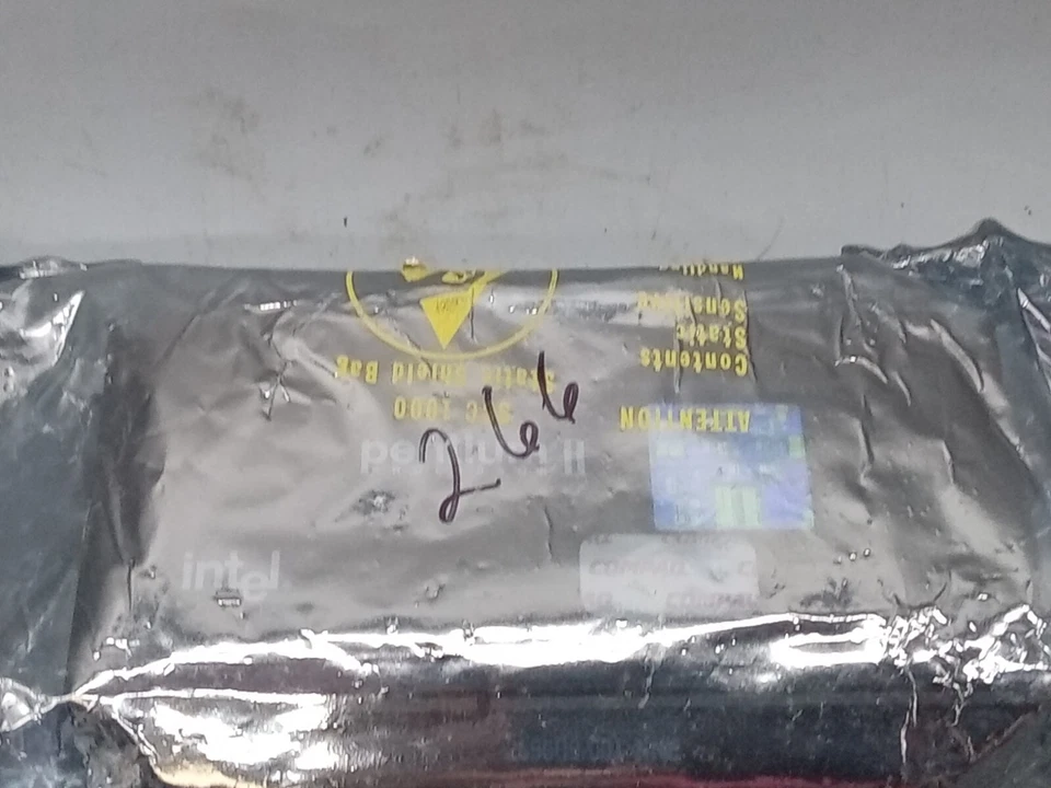 1 NOS Intel Pentium II Processor 80522PX266512EC | SL2HE / 97500240-387 - Image 2 of 4