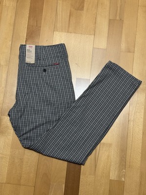 NEW MENS LEVIS ALL SEASON 502 TAPER STRETCH CHINO SIZE 32 x 30 Plaid Check Gray