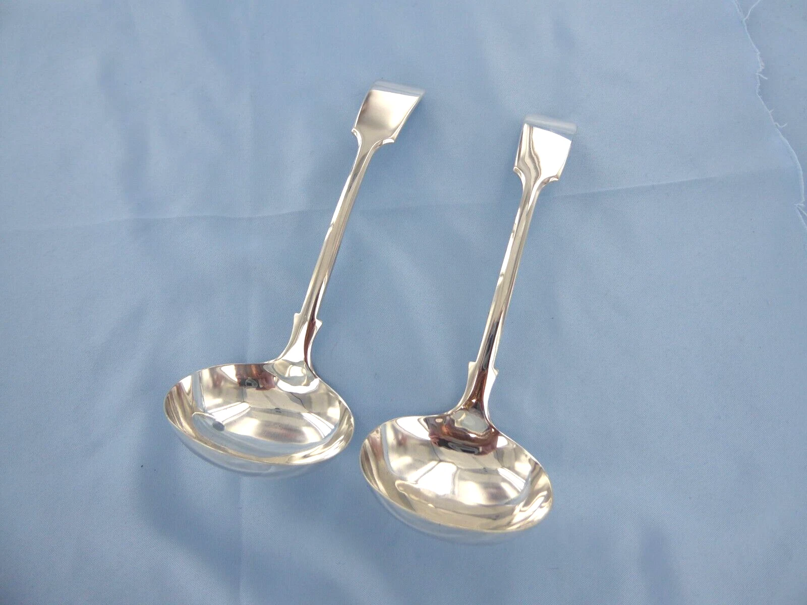 AN ANTIQUE PAIR OF STERLING SILVER FIDDLE BACK SAUCE LADLES SHEFFIELD 1906.
Opens in a new window or