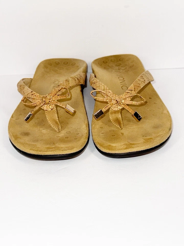 Sandalia Vionic Bella Beige Neutro Chanclas Lazo Dorado Corcho Tanga Puntera Comodidad Talla 6 Foto 4 de 4