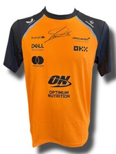 LANDO NORRIS SIGNED MCLAREN CASTORE FORMULA 1 T-SHIRT (ACG CERT AG16984)