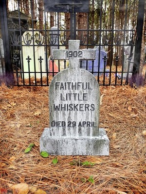 Evil Soul Studios Pet Cemetery Faithful Whiskers Tombstone Halloween Graveyard
