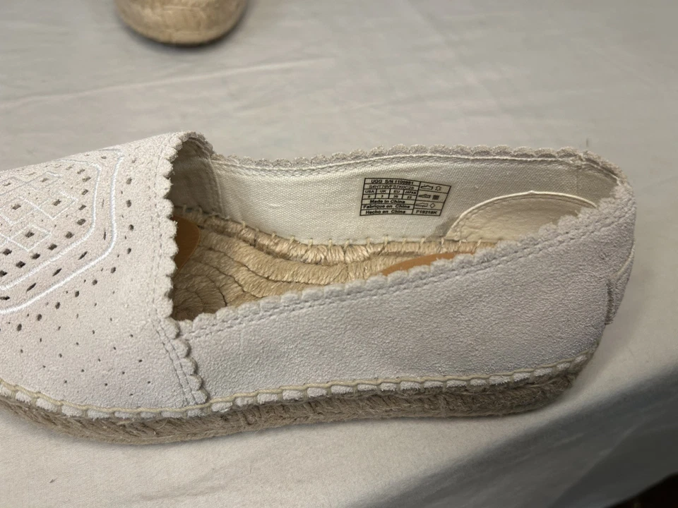 Mocasín UGG Heidi Perf para mujer talla US 5 Foto 3 de 4