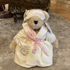 Muffy VanderBear "Beauty is Only Fur Deep" On Stand. 1994 with tags. Adorable