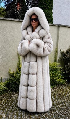 NEU Echtpelz Saga Fox Pelzmantel Blau Fuchs Lang Kapuze Luxus Fuchsmantel Silber