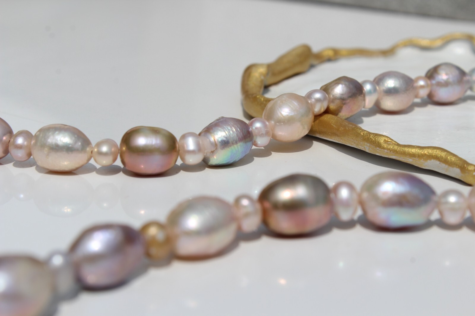 Sautoir perles de culture baroque lustre métallique collier pl or 80cm