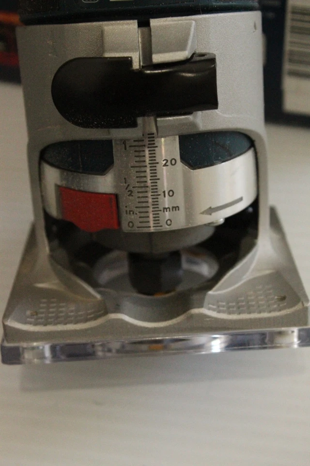 Router de palma con cable de velocidad variable Bosch PR20EVS 1 HP Colt 5,6 Amp probado funcionando Foto 4 de 4