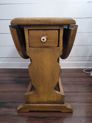 Vtg Ethan Allen Old Tavern Wood Brown Pine Table w/Hinged Leaves