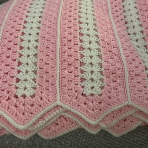 beautiful pink and white crochet blanket/ throw 68” X 56” - Picture 5 of 5