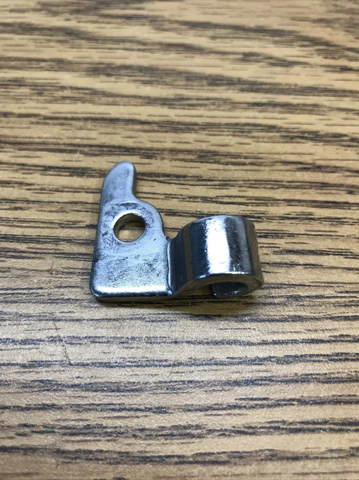 HONDA SHADOW VLX VT600 1988-2007, PIEZA RECEPTOR CABLE EMBRAGUE # 22825-MEW-920 Foto 3 de 4