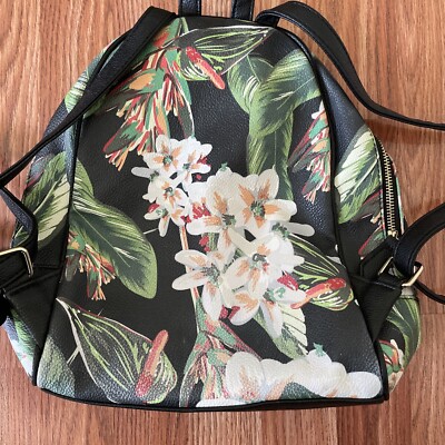 guess camo mini backpack Evan Color-Block Crossbody 8 X 11.75 X 5 Large main compartment with interior zippered mesh pocket Front zippered fleece lined pocked for eye wear or cell phone Adjustable webbing shoulder straps Model No KAMINA Mini backpack with quilted