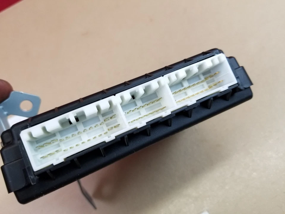 Módulo de control de carrocería Kia Rondo 2007-2010 BCM 954001D210 OEM Foto 3 de 4