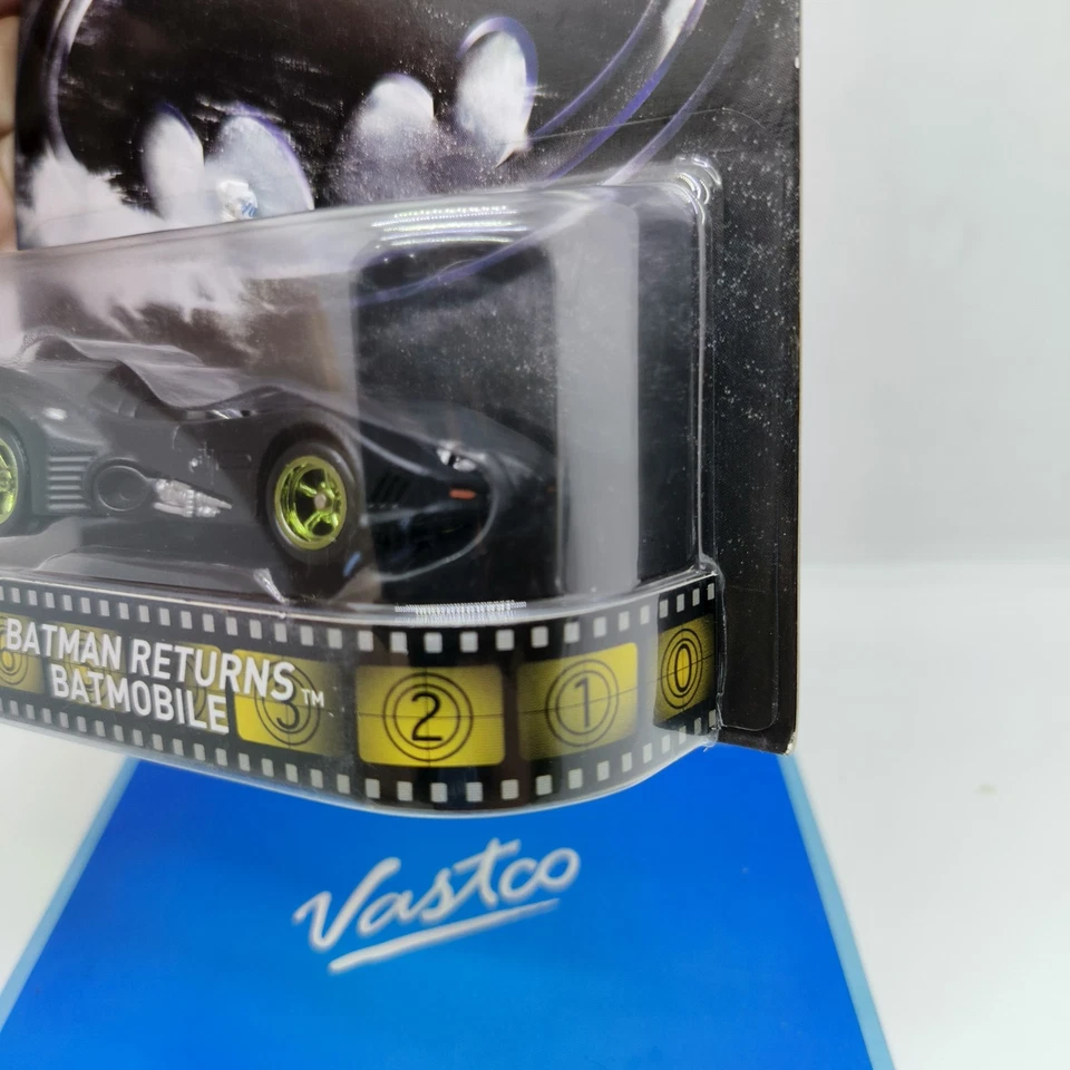 Hot Wheels 2014 Retro Entertainment Batman Returns Batmobile BDV02 - Image 3 of 4